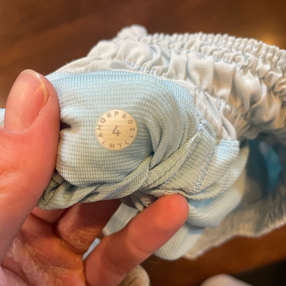 Lululemon Hotty Hot high rise shorts - Picture 4 of 4